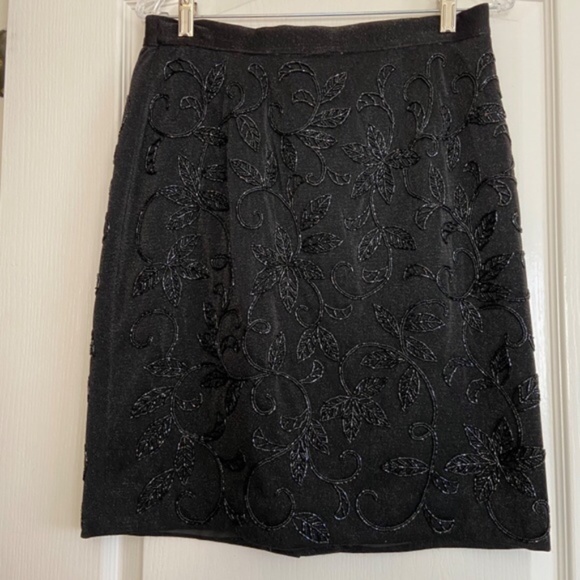 Carmen Marc Valvo beaded suit - Picture 6 of 7